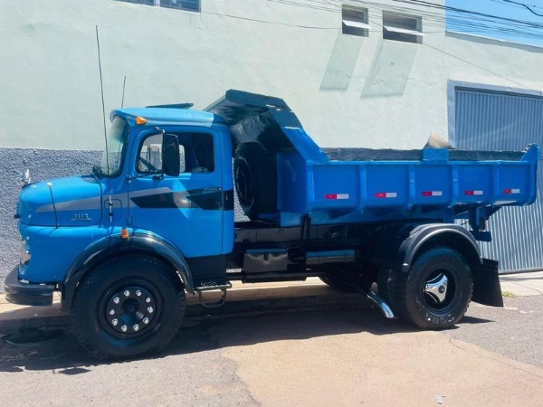Caminhão Mercedes Benz L-1113 4X2 2P ano 1968