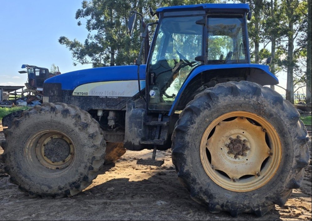 Trator New Holland TM 7040 ano 2012