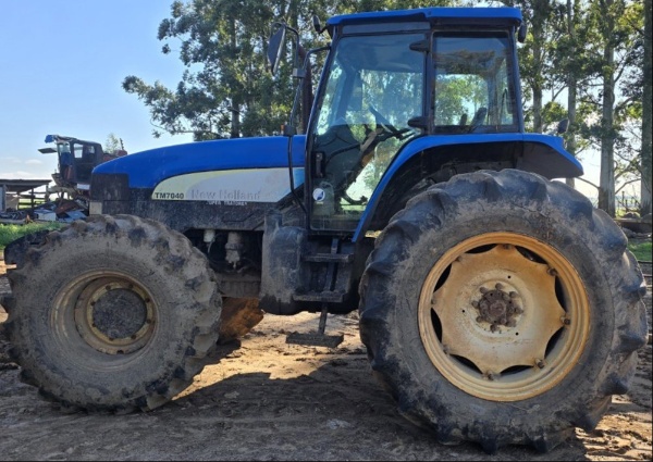 Trator New Holland TM 7040 ano 2012 - TM 7040 - Máquinas Agrícolas