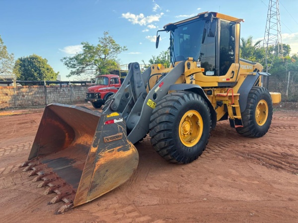 Pá Carregadeira Volvo L60F ano 2022 - L60F - Máquinas de Linha Amarela