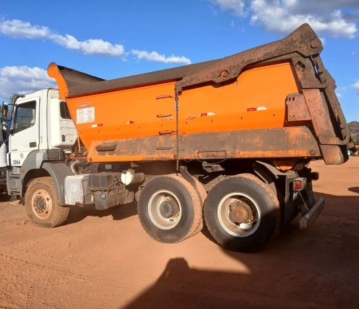 Caminhão Mercedes Benz Axor 4144 6X4 ano 2022