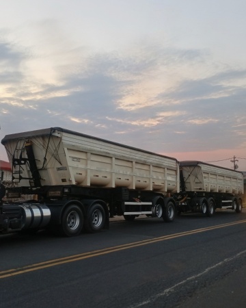 Carroceria Randon Rodotrem Basculante ano 2015 - Rodotrem Basculante - Implementos Rodoviários