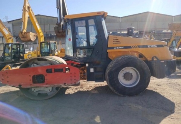 Rolo Compactador SANY YZ12CA ano 2010 - YZ12CA - Pavimentação e Infraestrutura