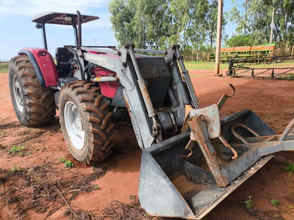 Trator Massey Ferguson MF 4299 ano 2018 - MF 4299 - Máquinas Agrícolas