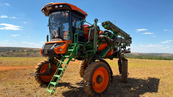 Pulverizador Autopropelido Stara Imperador 2000 ano 2023 - Imperador 2000 - Máquinas Agrícolas