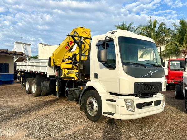 Caminhão Volvo VM 220 ano 2016