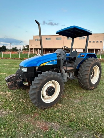 Trator New Holland TL 75E ano 2007 - TL 75E - Máquinas Agrícolas