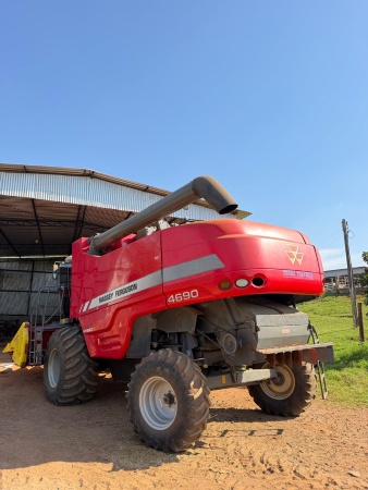 Colheitadeira Massey Ferguson MF 4690 ano 2018 - MF 4690 - Máquinas Agrícolas