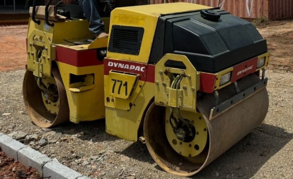 Rolo Compactador Dynapac CC102 ano 1998