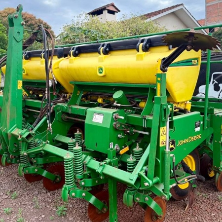 Plantadeira John Deere 1109 ano 2021 - 1109 - Implementos para Plantio