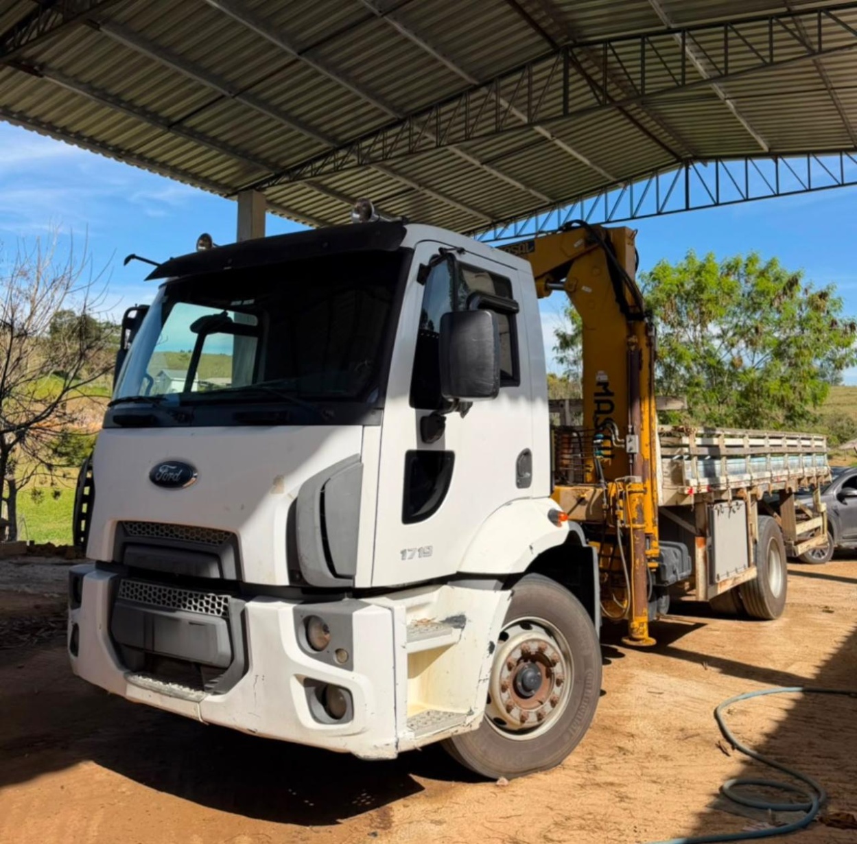 Caminhão Ford CARGO 1717 ano 2013