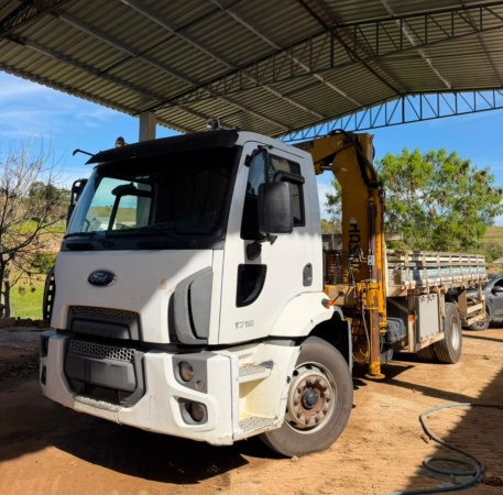 Caminhão Ford CARGO 1717 ano 2013