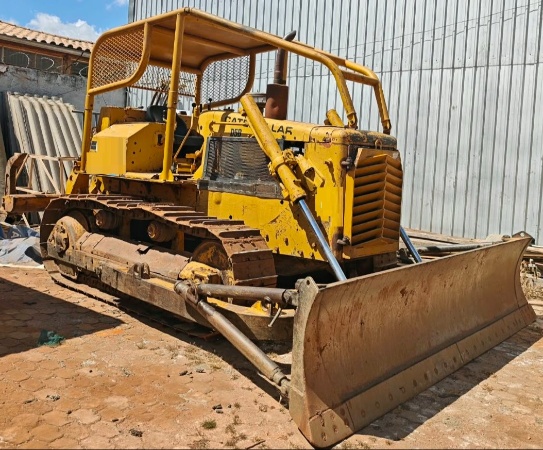 Trator de Esteira Caterpillar D5B ano 1991 - D5B - Máquinas de Linha Amarela