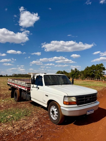 Caminhão Ford F4000 ano 1998