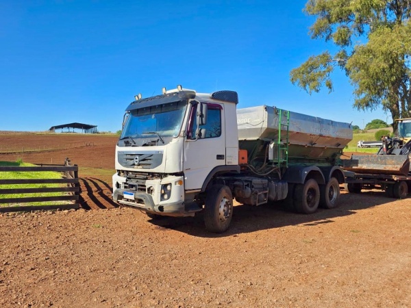 Caminhão Volvo FMX460 ano 2013