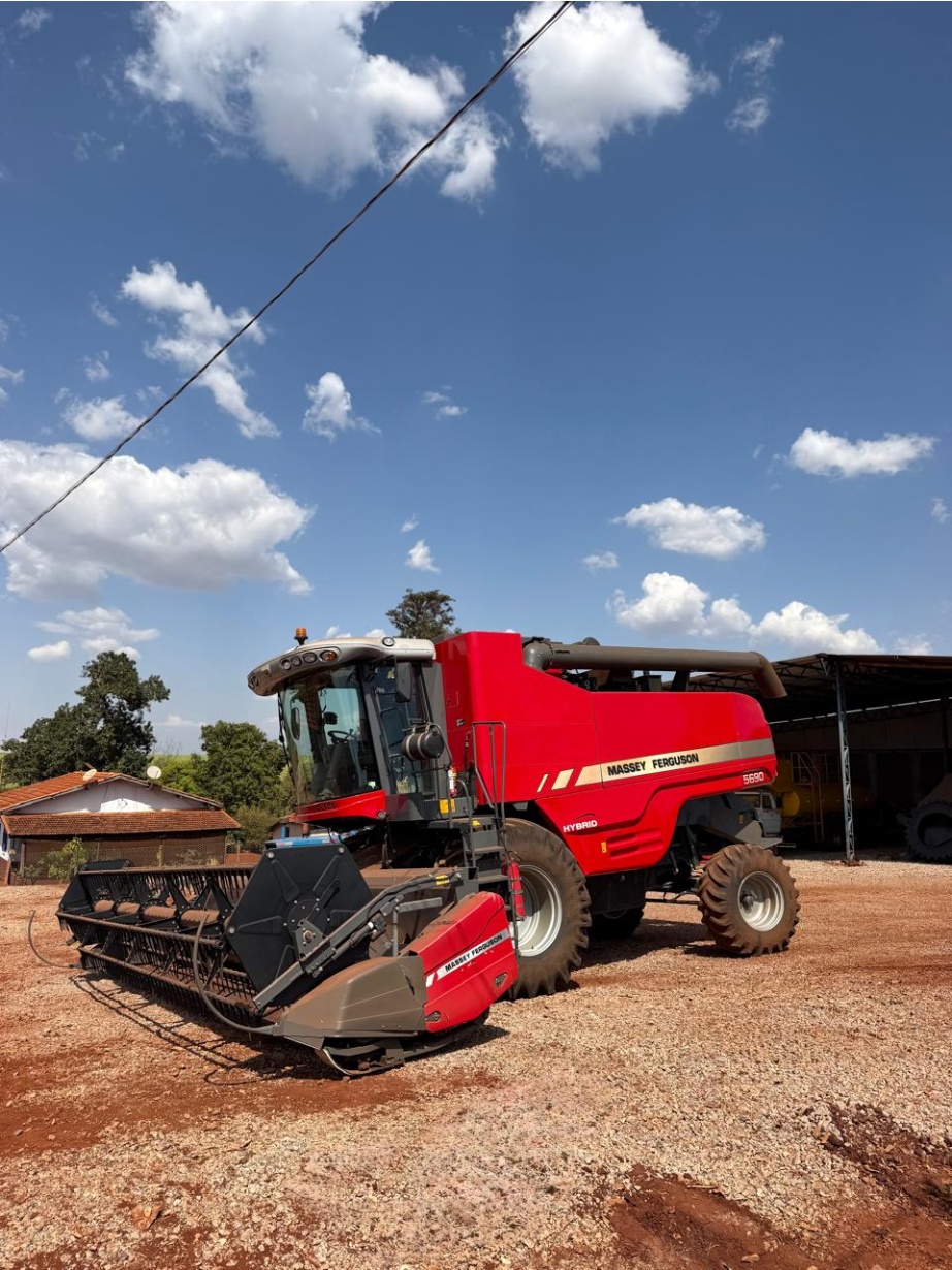 Colheitadeira Massey Ferguson MF 5690 ano 2022