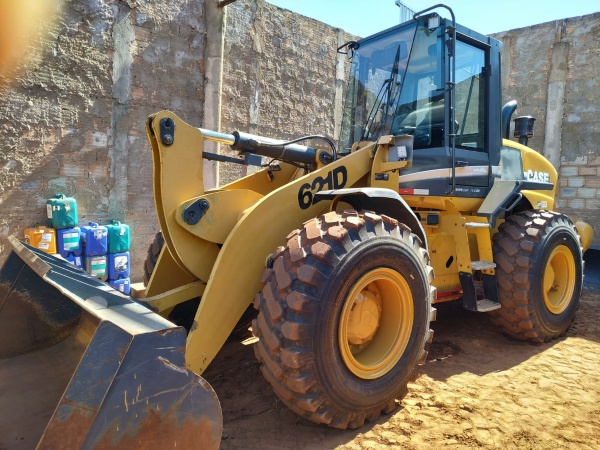 Pá Carregadeira Case 621D ano 2015