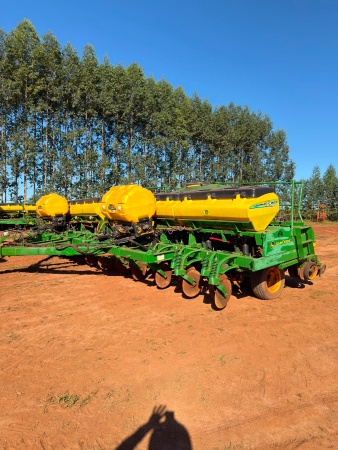 Plantadeira John Deere 2126 CCS ano 2021 - 2126 CCS - Implementos para Plantio