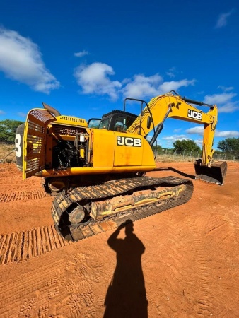Escavadeira JCB JS220LC ano 2021