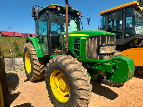 Trator John Deere 6100J ano 2022