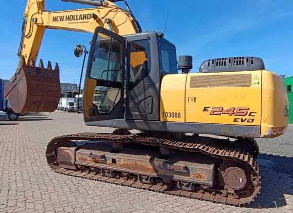 Escavadeira New Holland E245C EVO ano 2022