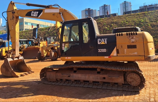Escavadeira Caterpillar 320 D2L ano 2014 - 320 D2L - Máquinas de Linha Amarela