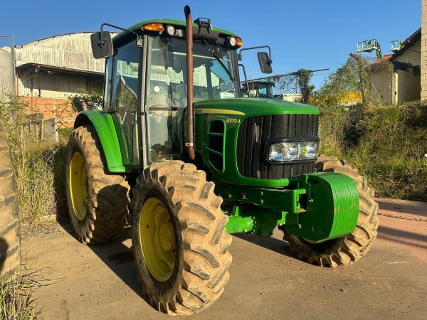 Trator John Deere 6100J ano 2022 - 6100J - Máquinas Agrícolas
