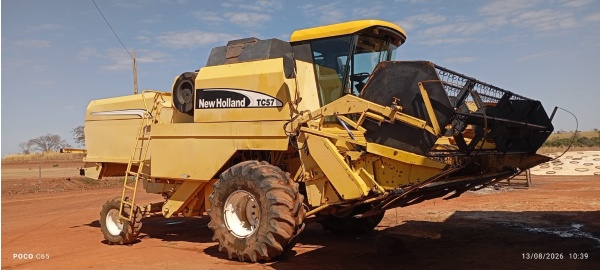 Colheitadeira New Holland TC 57 ano 2003 - TC 57 - Máquinas Agrícolas