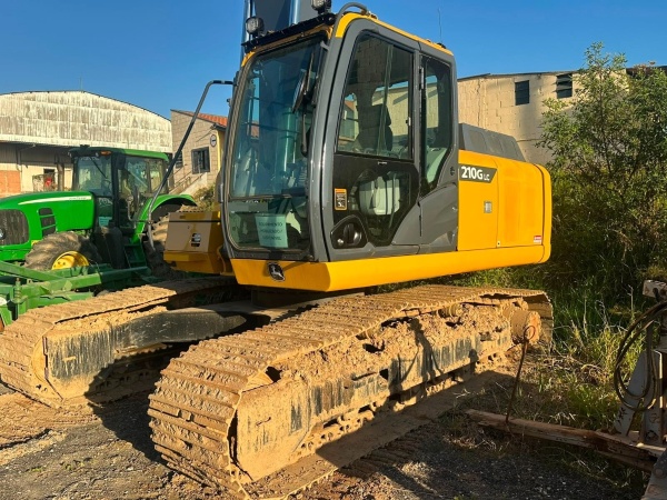 Escavadeira com Garras John Deere 210G LC ano 2021