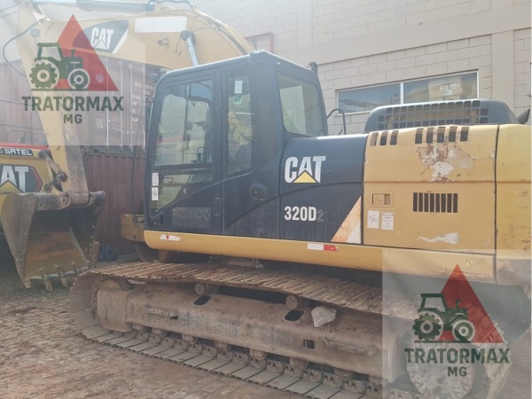Escavadeira Caterpillar 320DL ano 2014