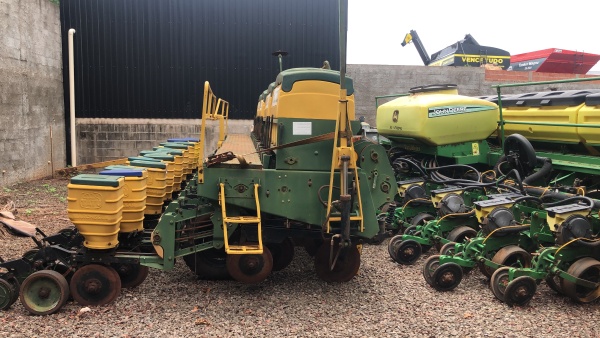 Plantadeira Tatu Marchesan Ultraflex ano 2014