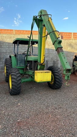 Trator John Deere 6600 ano 2000