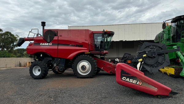 Colheitadeira Case IH Axial-Flow 8120 ano 2012