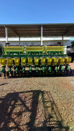 Plantadeira John Deere 1111 ano 2013