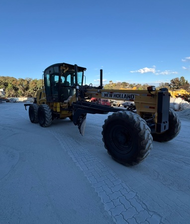 Motoniveladora New Holland RG140 ano 2013