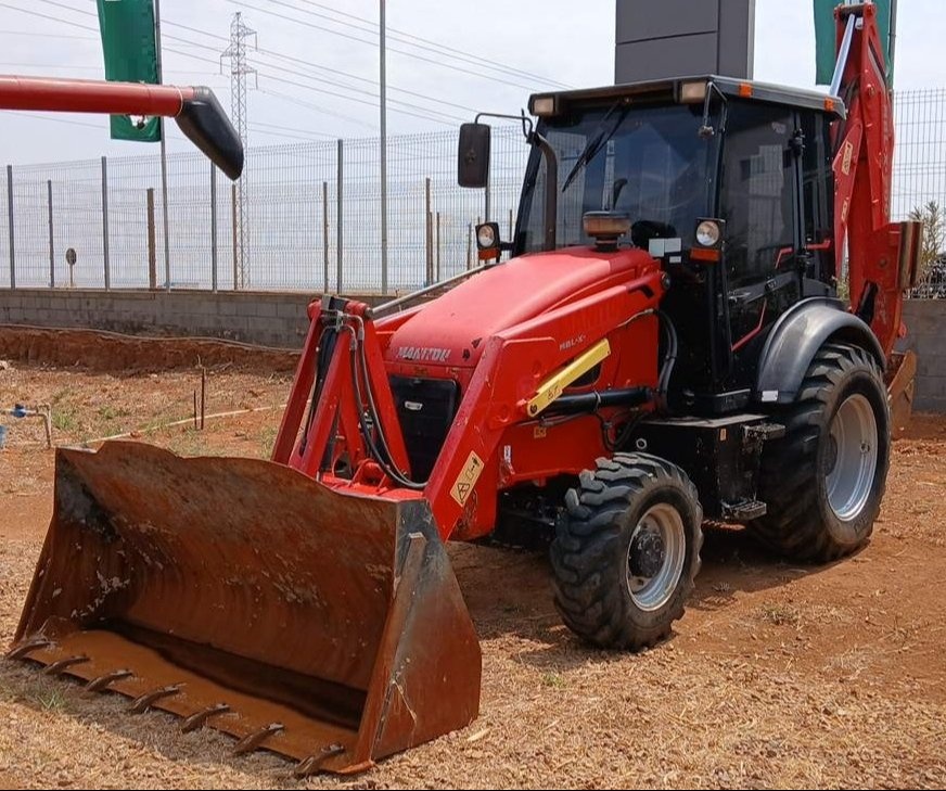 Retroescavadeira Manitou MBL-X-900 ano 2022