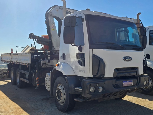 Caminhão Ford CARGO 1723 ano 2015 - CARGO 1723 - Caminhões e Carretas