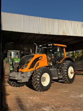 Trator Valtra BH 194 HiTech ano 2022 - BH 194 HiTech - Máquinas Agrícolas
