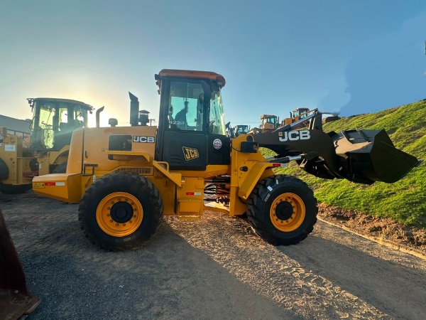 Pá Carregadeira JCB 422ZX ano 2023 - 422ZX - Máquinas de Linha Amarela