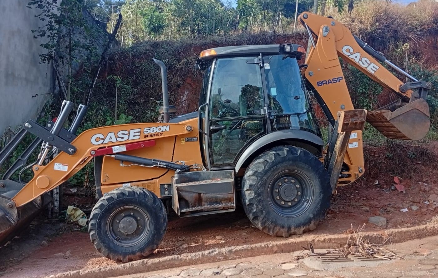 Retroescavadeira Case 580N ano 2024