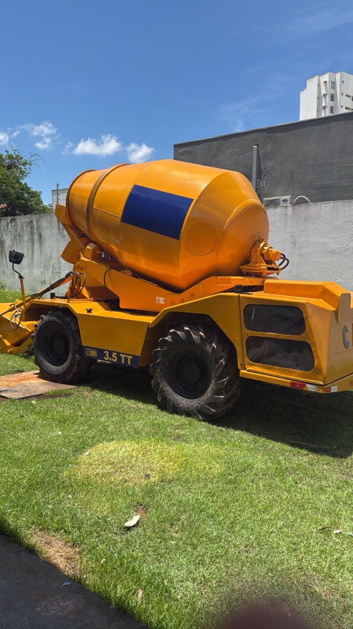 Betoneira Carmix 3.5 TT ano 2013