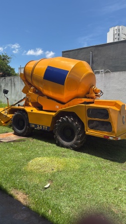 Betoneira Carmix 3.5 TT ano 2013 - 3.5 TT - Implementos para máquinas pesadas