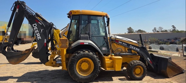 Retroescavadeira John Deere 310L ano 2021