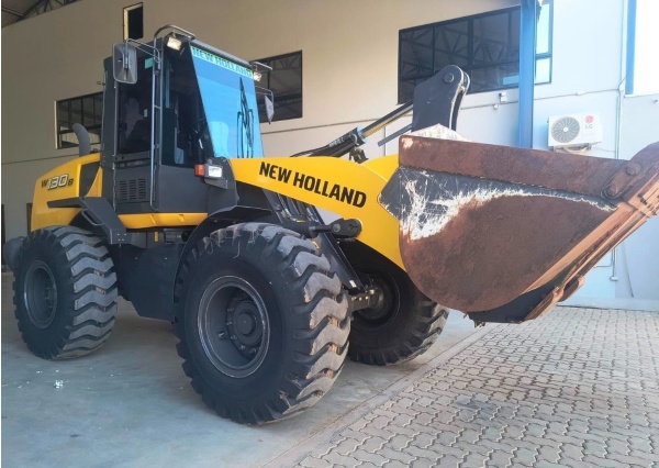 Pá Carregadeira New Holland W130B ano 2022 - W130B - Máquinas de Linha Amarela
