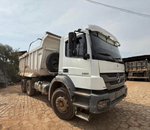 Caminhão Mercedes Benz Axor 3131 ano 2014 - Axor 3131 - Caminhões e Carretas