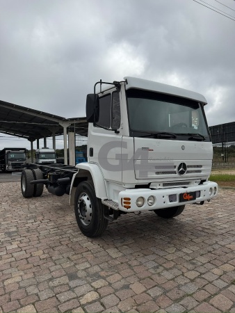 Caminhão Mercedes Benz 1215 ano 2002