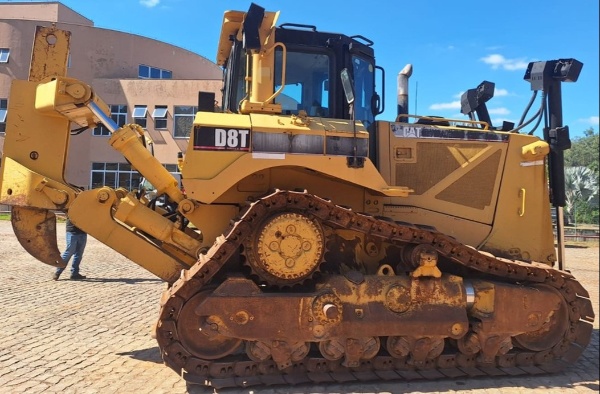 Trator de Esteira Caterpillar D8T ano 2010 - D8T - Máquinas de Linha Amarela