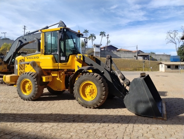Pá Carregadeira Volvo L60F ano 2021 - L60F - Máquinas de Linha Amarela