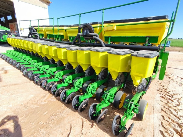 Plantadeira John Deere 1109 ano 2016
