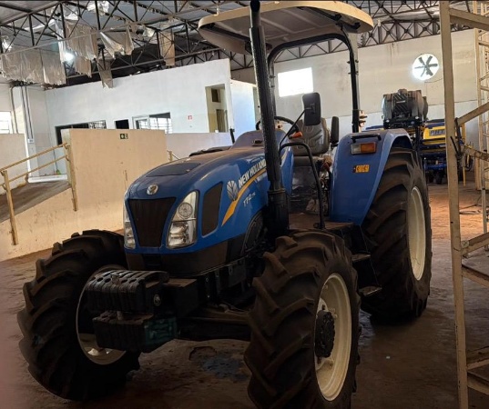 Trator New Holland TT4.75 ano 2022 - TT4.75 - Máquinas Agrícolas
